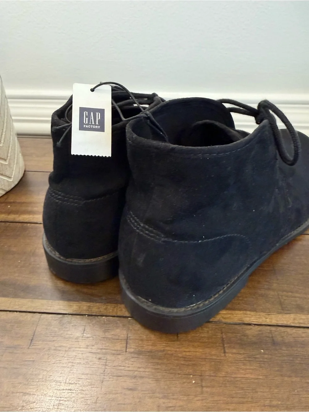 GAP Black Suede Men's Chukka Boots size 9